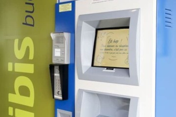Check-in/check-out kiosk
