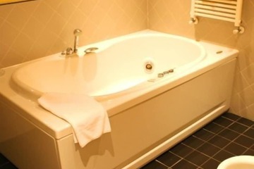 Jetted tub