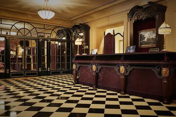 Concierge desk