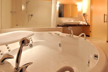 Jetted tub