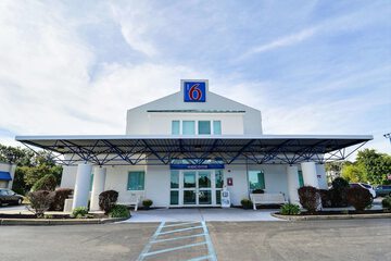 Motel 6 Tewksbury MA Boston