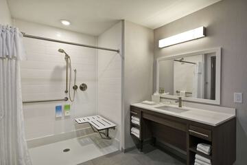 Room 16 of 40