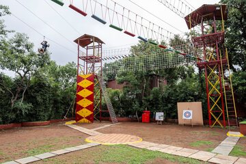 Ropes course (team building)