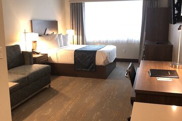 双人房，1张大床和1张沙发床，山景