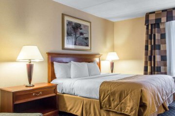 Clarion Hotel & Conference Center 11