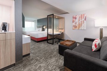 Room 17 of 38
