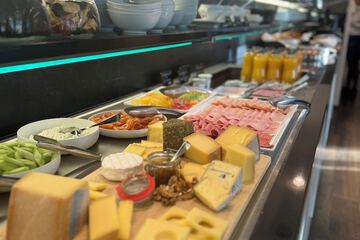 Breakfast buffet