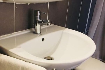 Bathroom sink