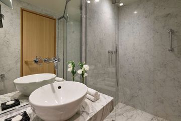 Bathroom shower
