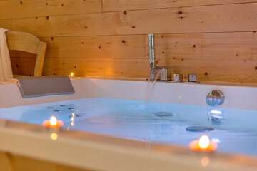 Indoor spa tub