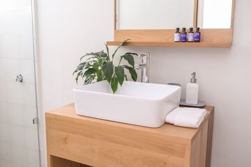 Bathroom sink
