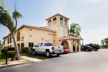 OYO Waterfront Hotel - Cape Coral / Fort Myers FL