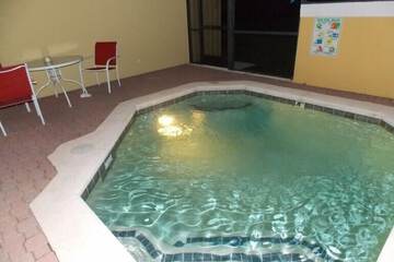 Indoor spa tub