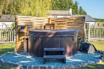 Private spa tub