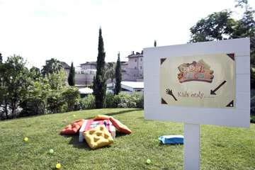 Children's play area - outdoor