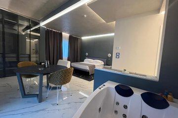Private spa tub