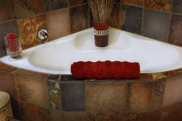 Deep soaking bathtub