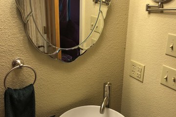 Bathroom sink