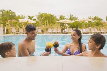 Poolside bar