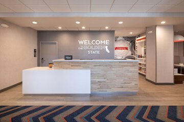 Check-in/check-out kiosk