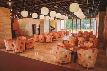 Lobby lounge