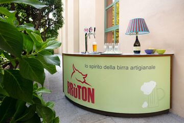 Poolside bar