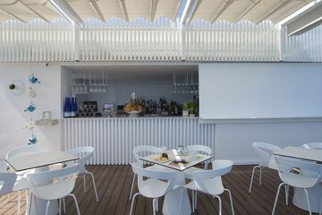 Poolside bar