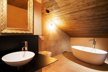 Deep soaking bathtub