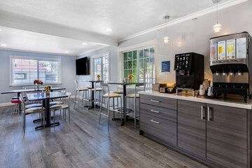 Breakfast/Coffee Service 33 of 34