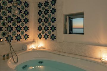 Private spa tub