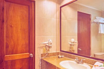 Bathroom sink