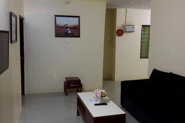 Shared lounge/TV area