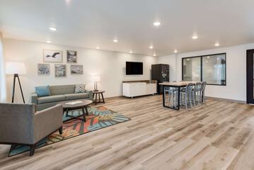 Hotel Interior 9 of 33