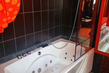Jetted tub