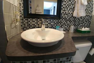 Bathroom sink