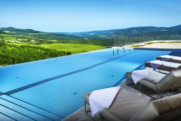 Infinity pool