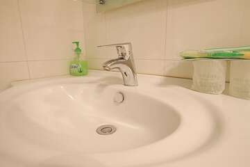 Bathroom sink