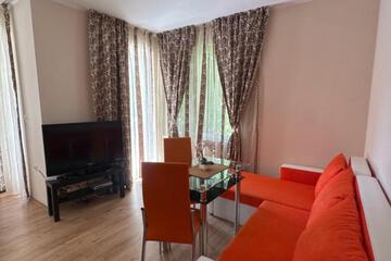 Shared lounge/TV area