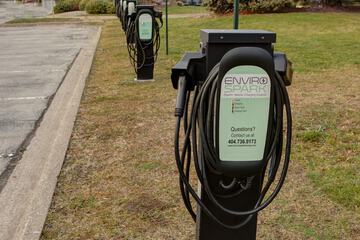 Electric vehicle charging station