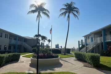 Hotel Exterior 20 of 27