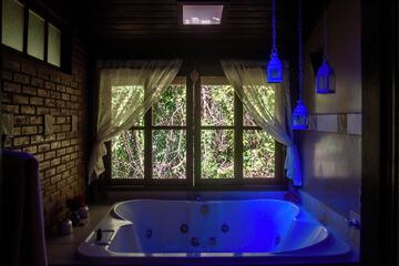 Jetted tub