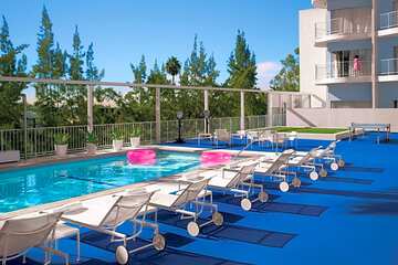 The Standard Hollywood