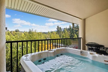 Private spa tub