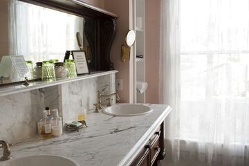 Bathroom sink