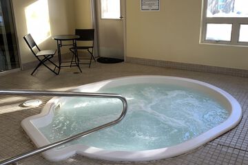 Indoor spa tub