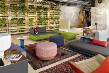 Lobby lounge