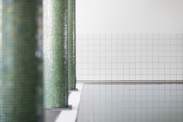 Indoor/outdoor pool
