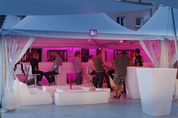 Poolside bar