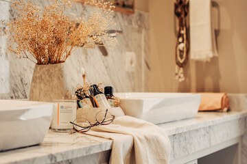 Bathroom amenities