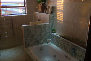 Deep Soaking Bathtub